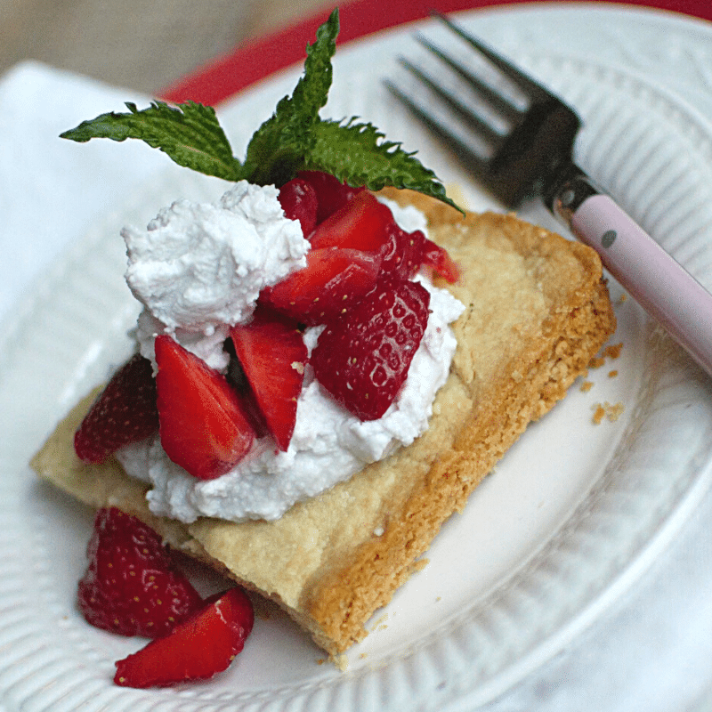 Almond Coconut Paleo Strawberry Shortcakes | Roots & Boots 