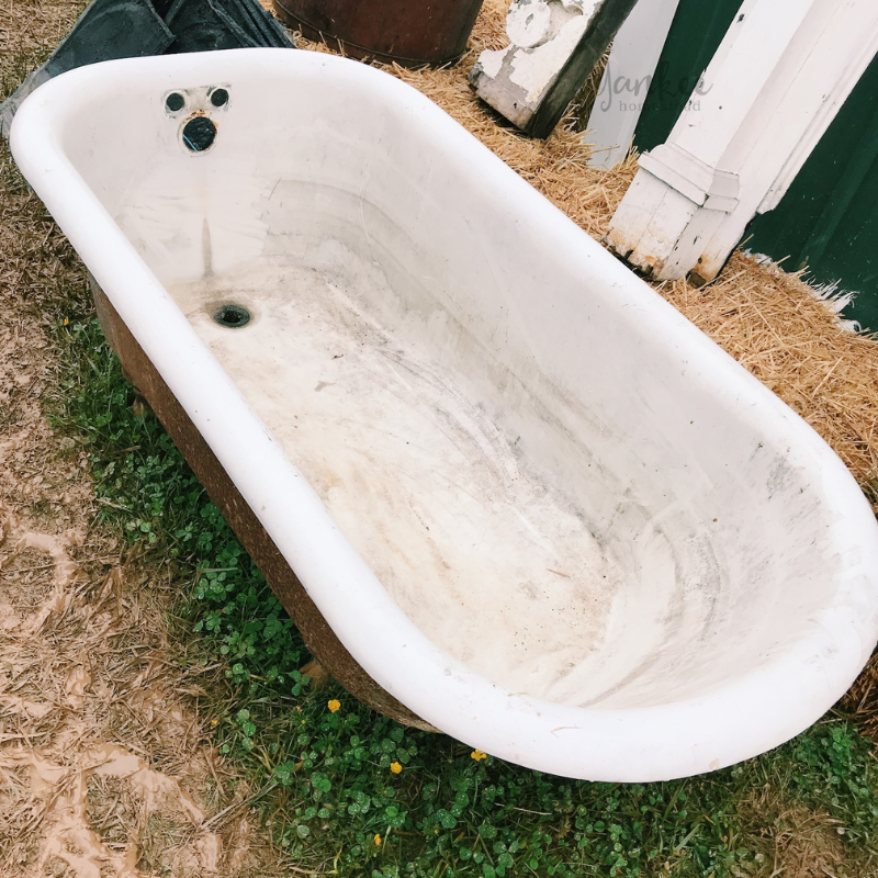 Vintage deals clawfoot tub