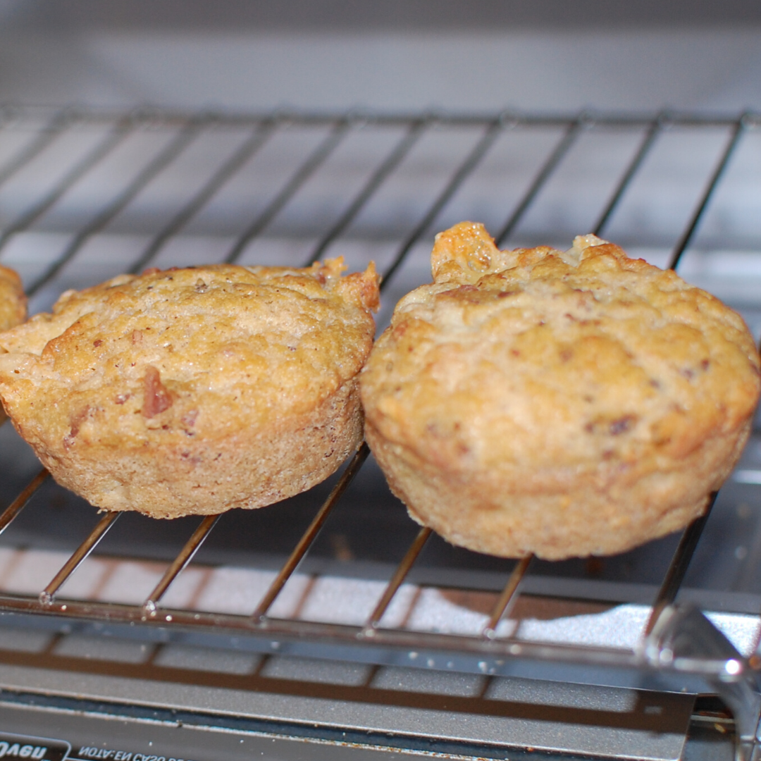 Egg-n-Bacon Breakfast Muffins - Roots & Boots