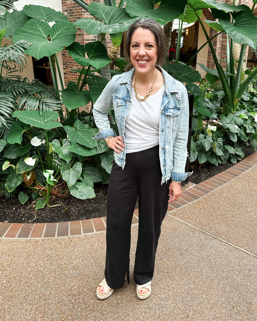 Natural Fiber Outfits I Wore Visiting Nashville in Spring | Roots & Boots