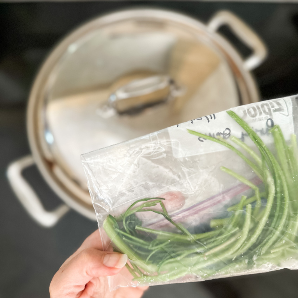 Parsley Adds Flavor to Homemade Bone Broth | Roots & Boots